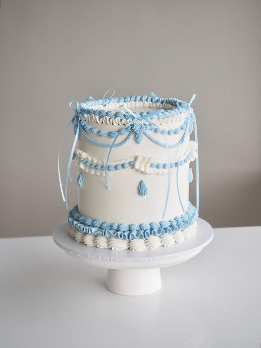 Dainty Vintage Cake